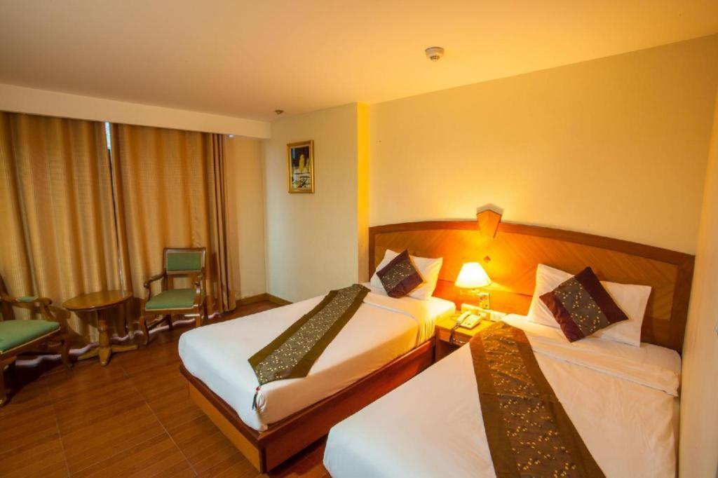 Nh Elegant Hotel Саконнакхон Екстер'єр фото